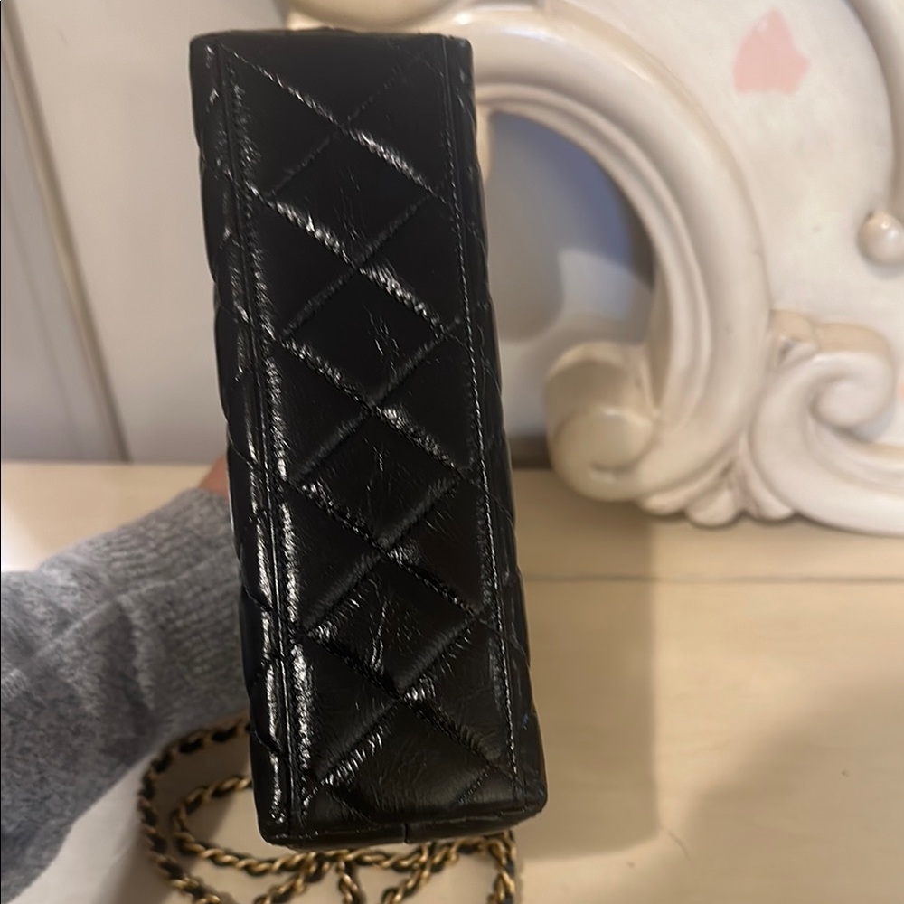 Chanel Black Quilted Handbag - Picture 4 of 16
